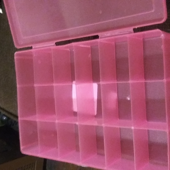 Pink storage container - Picture 3 of 3